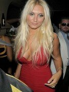 Brooke Hogan cleavage