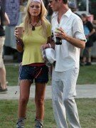 Tara Reid denim