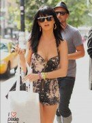 Katy Perry shopping