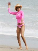 Lisa Rinna beach